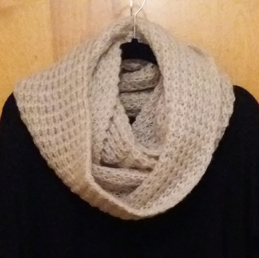 Free State NWT thick knit beige infinity scarf